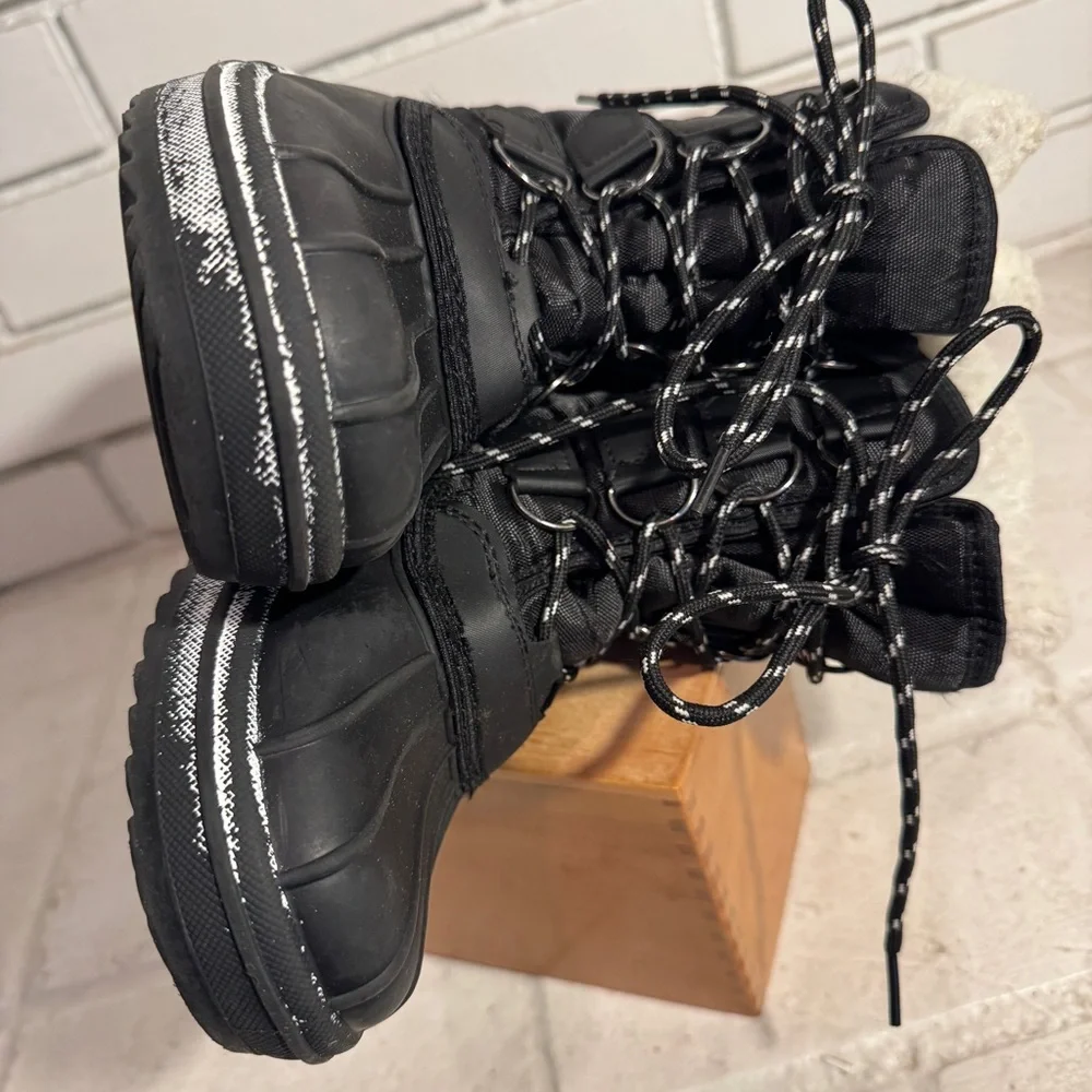 Youth Size 4 Black Winter Duck Boots, waterproof, cozy fleece lined